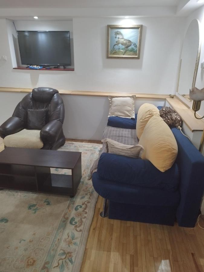 Goksi Apartment Subotica Bagian luar foto